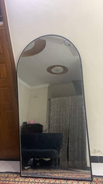 Full length mirror  LaArrge Full-length or for Sal e Description: