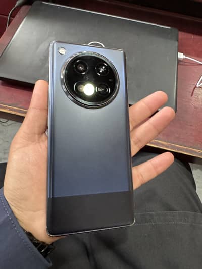 Infinix zero 40 10/10 in 11 month warrenty 8/256 urgent sale