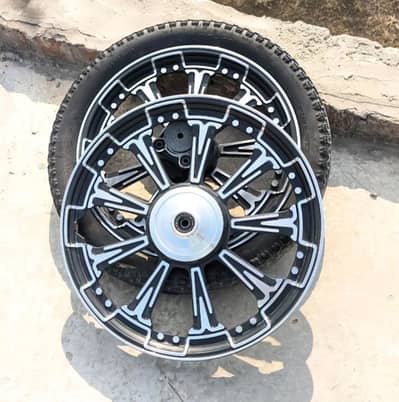 125cc Alloy Fancy Rims Black – Like New (1 Month Used)