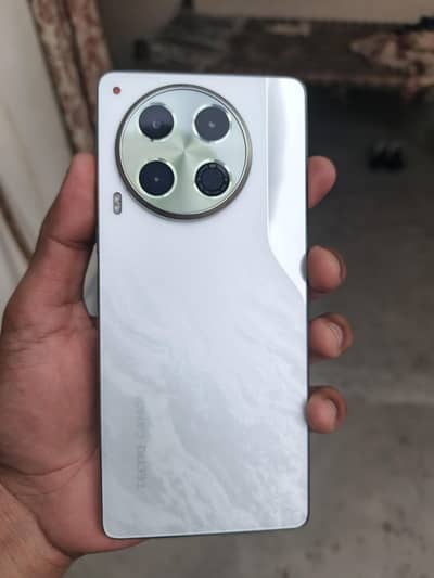 Tecno Camon 30 (12+12/256)