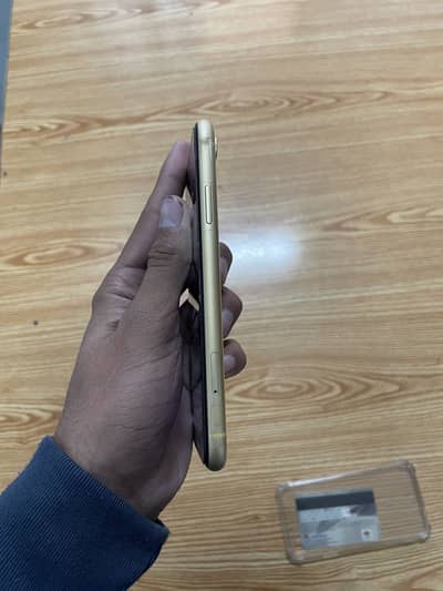 Xr factory unlock 64 gb yellow color