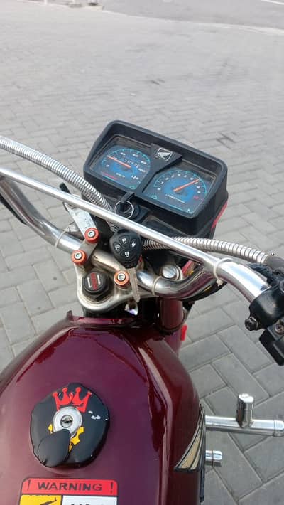 "2015 ماڈل گاڑی - ₹1.15 لاکھ میں بہترین ڈیل