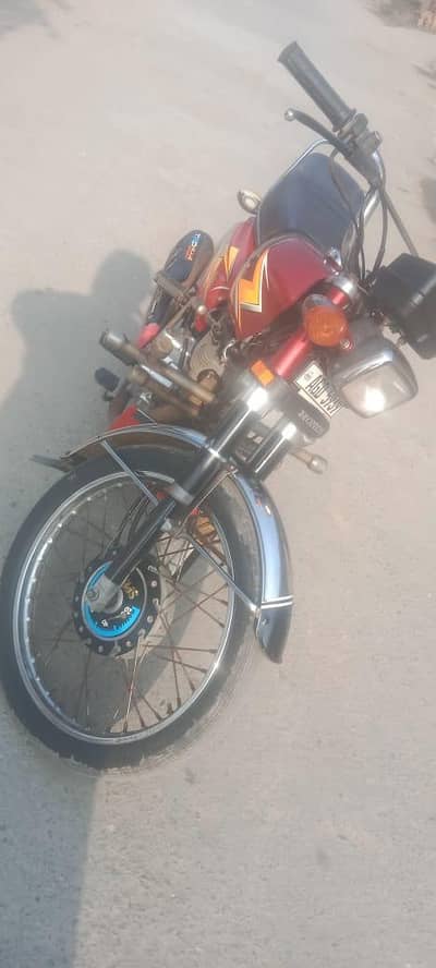 Honda 125 21 model  red