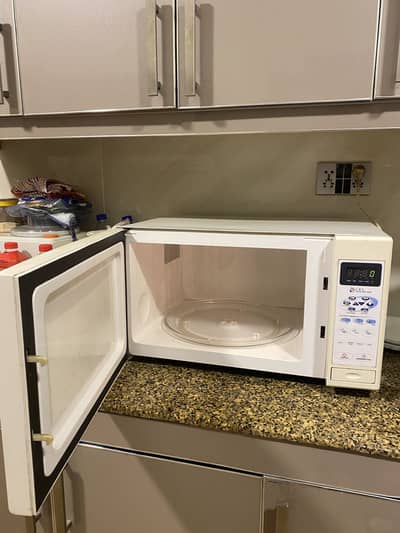Dawlance Microwave Oven – Excellent Condition