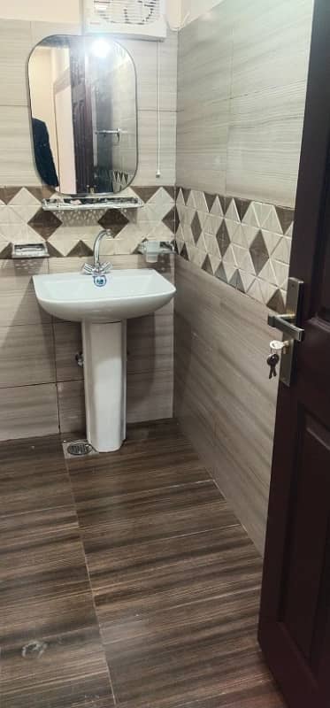 Near Wapda town gulshan e lahore society 3rd floor available for rent