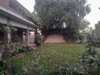 F-11 (666/Gaz) Upper Portion Sp/Gate Very Reasonable Rent