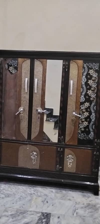 jaga kam hone ki waja  se  sell kar rahe hen