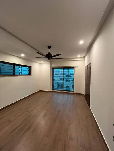 12 MARLA BRAND NEW 2ND FLOOR 4 BEDROOM APARTMENT AVAILABLE FOR RENT