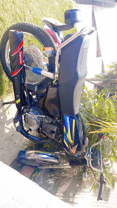 all okay bike hy united ka Honda hy lekin original tayar kia hy