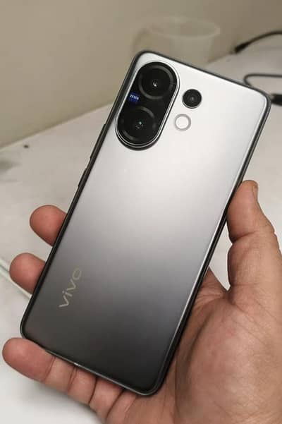 Vivo v60 512gb 11 month warranty full box