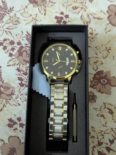 Good looking watch with accessories and box , delivery free