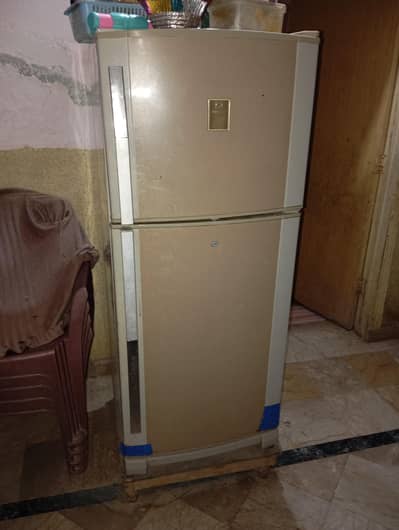 03345256578 wp dowlance fridge for urgent sale