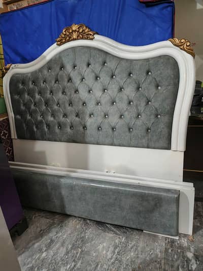 Queen size bed set for sale like brand new