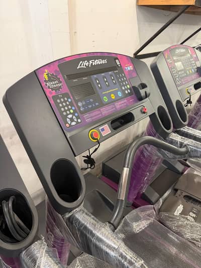 Life Fitness Treadmill / Commercial Gym Treadmills / USA Treadmills