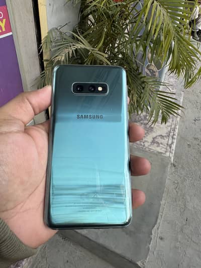 I am  selling mobile samaung s10e