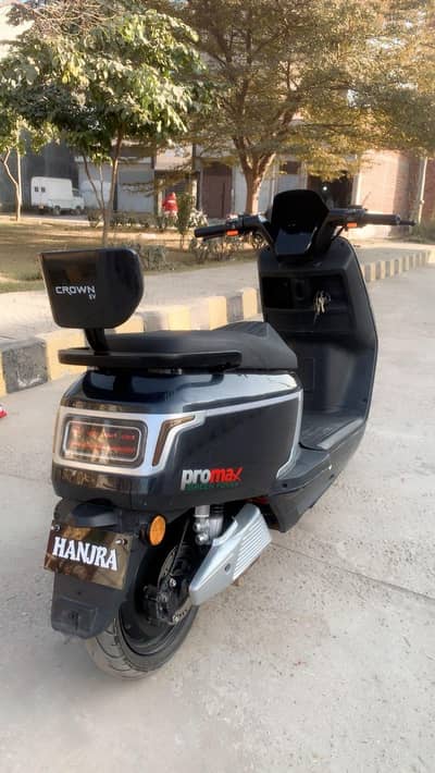 Crown EV pro max