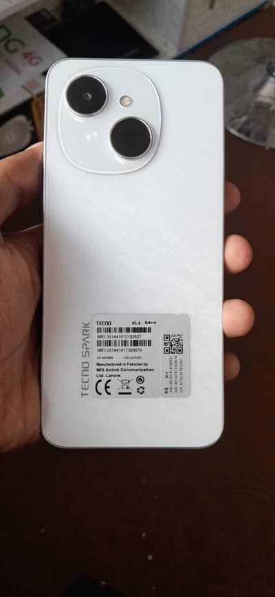 Tecno spark go 1 4GB 64 storage