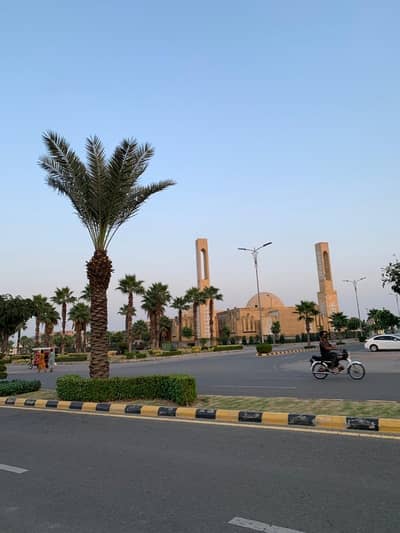 Prime Location 5 Marla Residential Plot In Beautiful Location Of Royal Palm City In Gujranwala