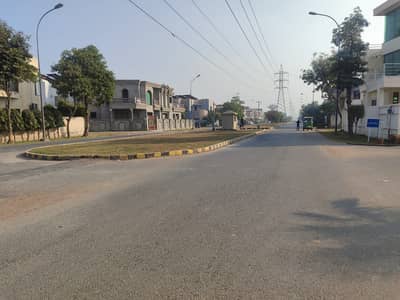 1 Kanal Residential Plot for Sale at Prime Location in Ex Air Avenue DHA Phase 8 Lahore.