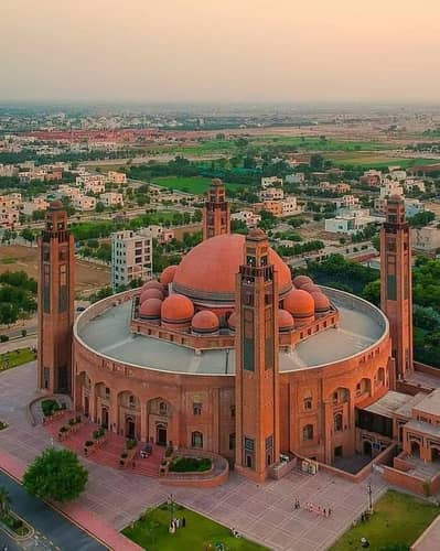 Super Hot Location 5 Marla Commercial Plot for Sale in Bahria Town Lahore Sector G on Reasonable Price