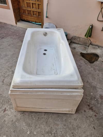 Bath tub with stand