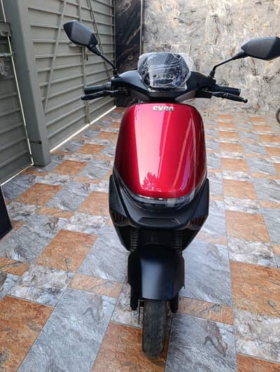 evee scooter– November 2025–brand new contract scooter– barely used