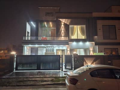 10 Marla Like Brand New House For Sale In Bahria Town Lahore.