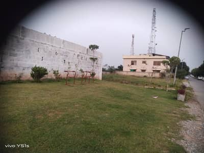 Top Location 1 Kanal Plot With Extra Land &Amp; Green Area, Lake District Sector In Reasonable Profit