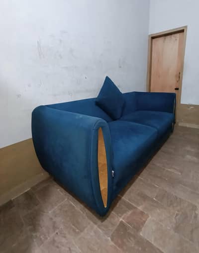 Modern 3 Seater Sofa – Excellent Condition, Lightly Used