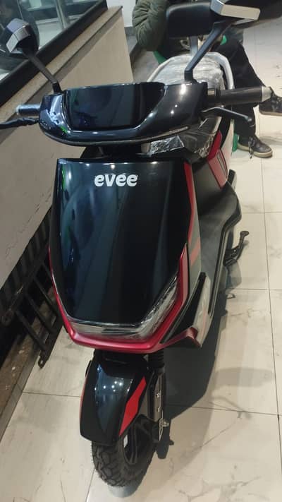 Evee Electric Scooter 2025 – Almost Brand New | Only 15 KM Driven | P