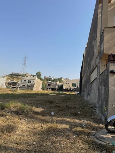 For sale  bahria town phase 8 Rawalpindi  Umer block plot 7 Marla