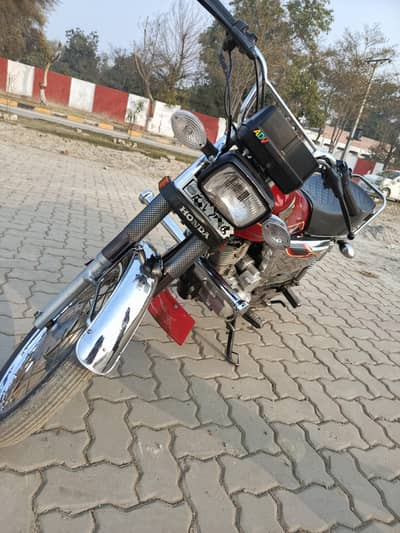 Honda 125 self start chrome edition