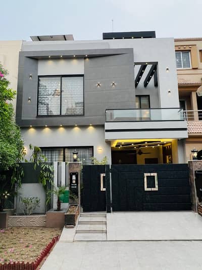 5 MARLA BRAND NEW FULL HOUSE FOR RENT