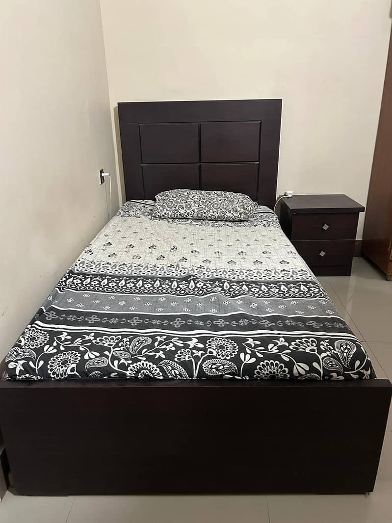 Single Bed Set Without Mattress 0