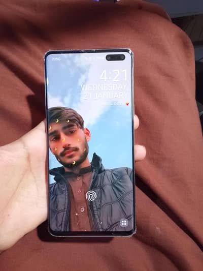 Samsung s10 5g.    12+256