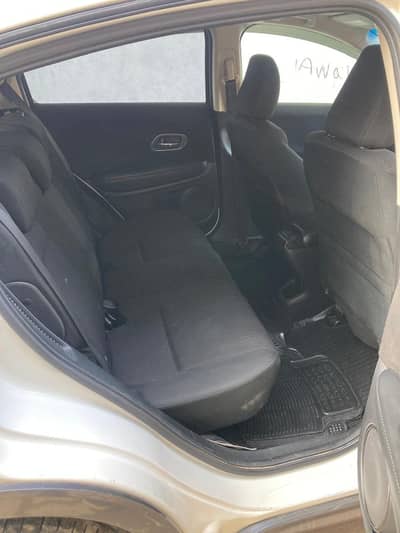 Honda vezel 2014 white color hybrid for sale