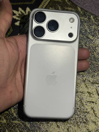 iPhone 17 Pro Silver - 256GB (JV) - 10/10 Condition