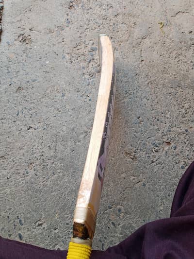 Bat for sale . . . bilkul saaf or light weight . . . .