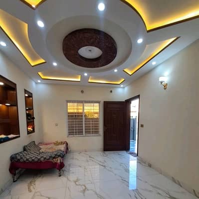 Spacious 10 Marla House Available For sale In Allama Iqbal Town - Kamran Block