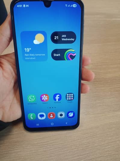 A17 samasung. 10 by 10 condition. 8-256 memory. urgent sale. with box