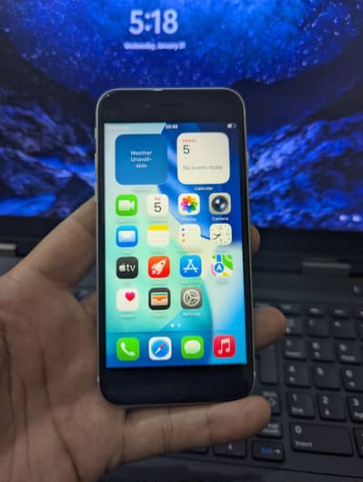 Apple iPhone SE (2nd Gen) – White color, 64GB, iCloud bypassed