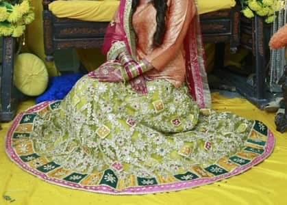 mehndi lehnga