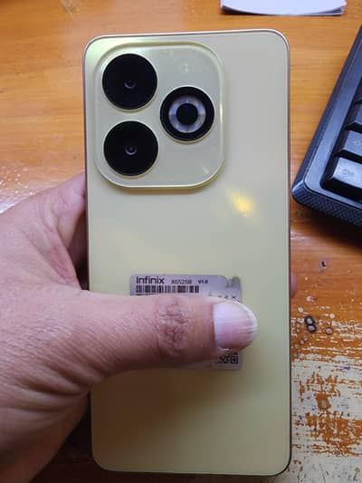 Inifinix smart 8 (4+4 128)