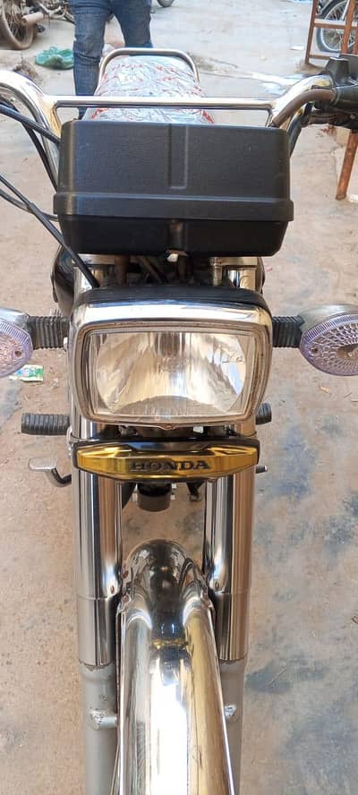 Honda CG 125 2024 special edition gold 0/3/1/6/1/1/1/6/6/1/5/