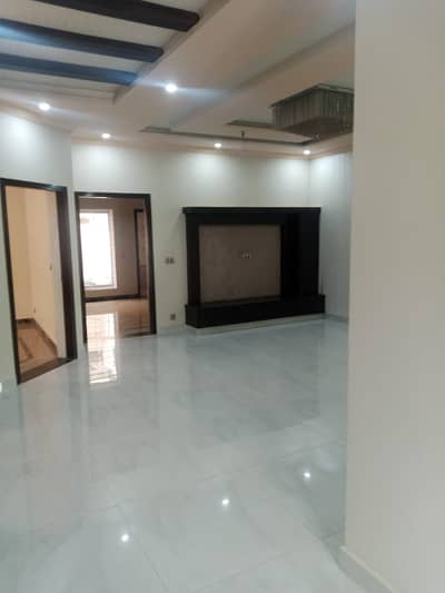 20 MARLA 2ND FLOOR AVAILABLE FOR RENT IN NASHEMAN IQBAL PH 1