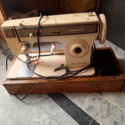 sewing machine . . . multi functional singer brand