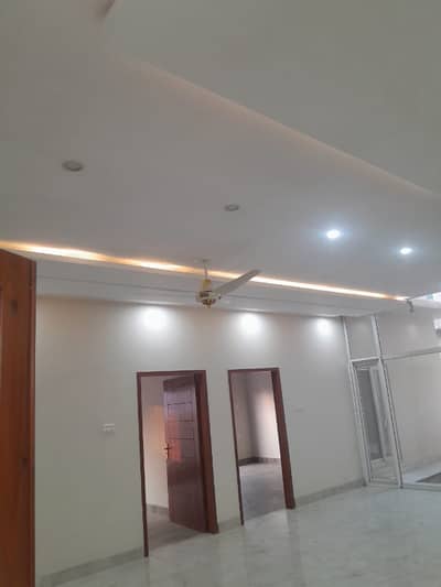 5 MARLA 1ST FLOOR FOR RENT IN EDEN BOULEVARD COLLEGE ROAD LAHORE BIJLI PANI AVAILABLE USE FOR FAMILY BRAND NEW TYPR PORTION