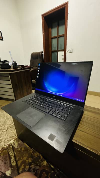 Dell Precision 5520 | Intel Xeon E3-1505M v6 | 16GB RAM | 256GB NVMe