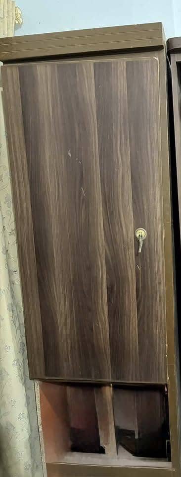 Single door cupboard