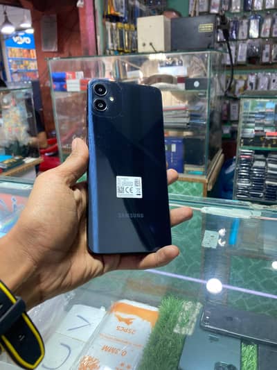 Samsung a05 4/64 with box cable  10/10
